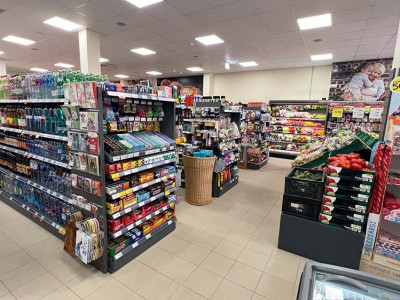 BUTIKKREYLLER - LEVERING OG MONTERING I DEN NYE BUTIKKEN I "TOPPEN" BUTIKKNETTVERK 20